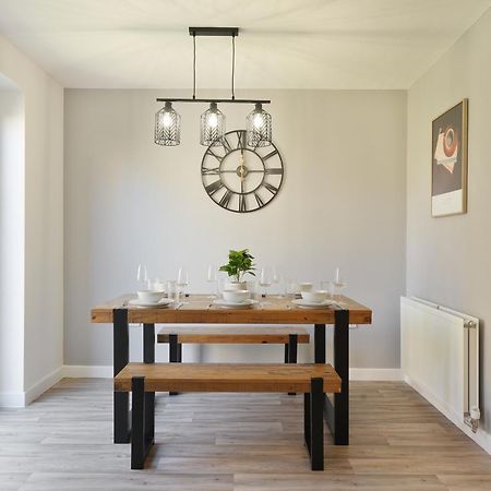 Mersey Way, Spacious 3 Bed Home, Close To Sheffield City Centre & Free Driveway Parking - Perfect For Workers, Groups & Families - Hosted By Stay Host Save Luaran gambar