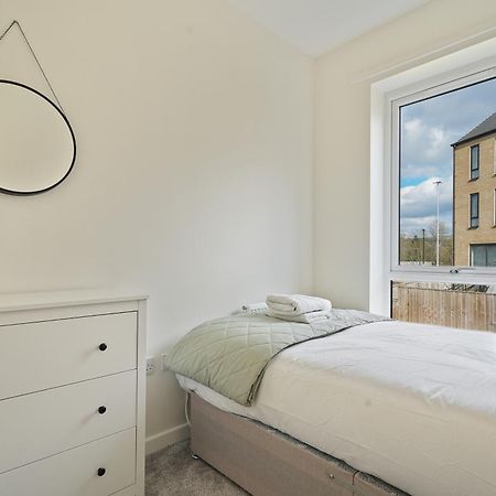 Mersey Way, Spacious 3 Bed Home, Close To Sheffield City Centre & Free Driveway Parking - Perfect For Workers, Groups & Families - Hosted By Stay Host Save Luaran gambar
