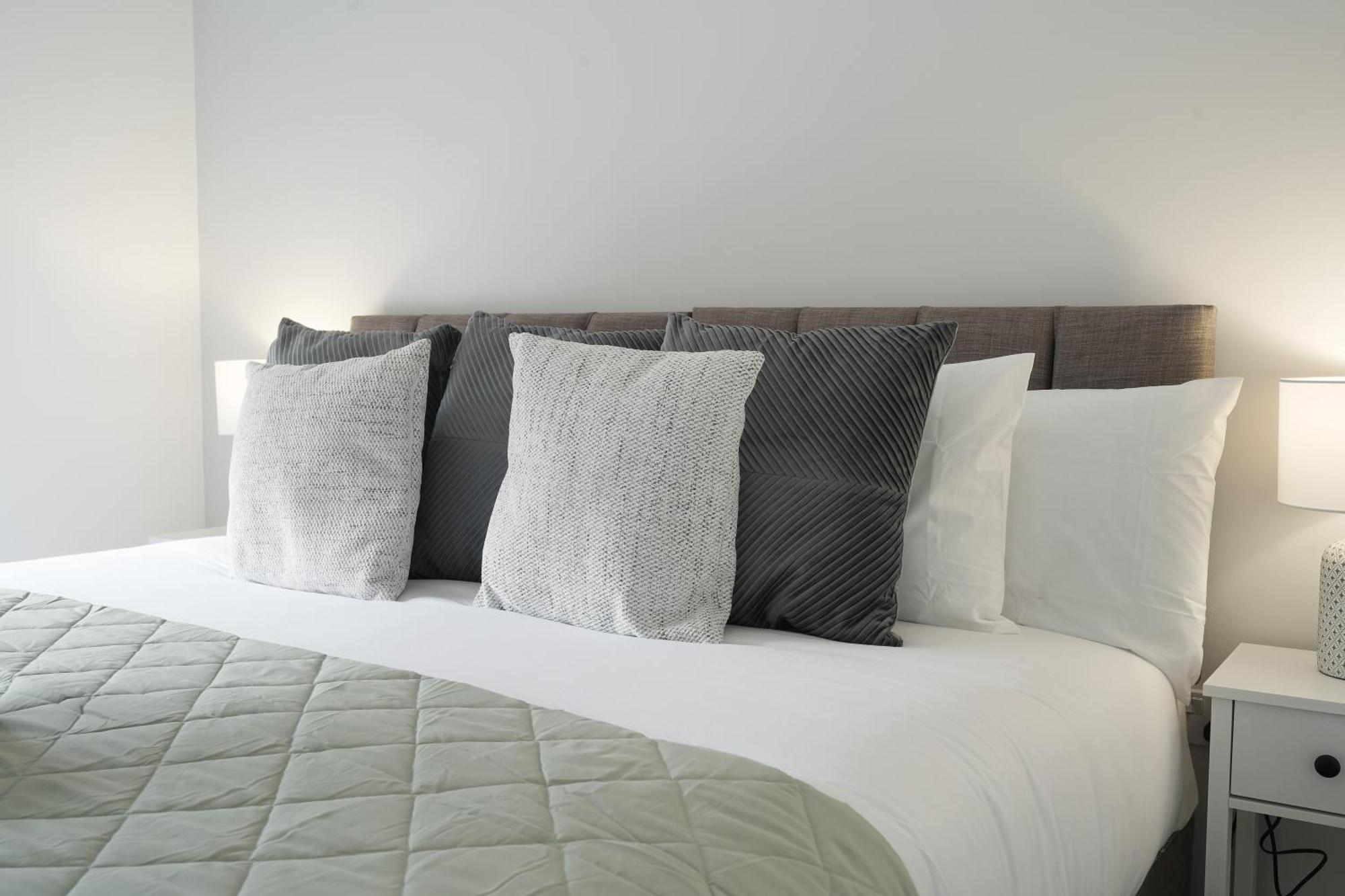 Mersey Way, Spacious 3 Bed Home, Close To Sheffield City Centre & Free Driveway Parking - Perfect For Workers, Groups & Families - Hosted By Stay Host Save Luaran gambar