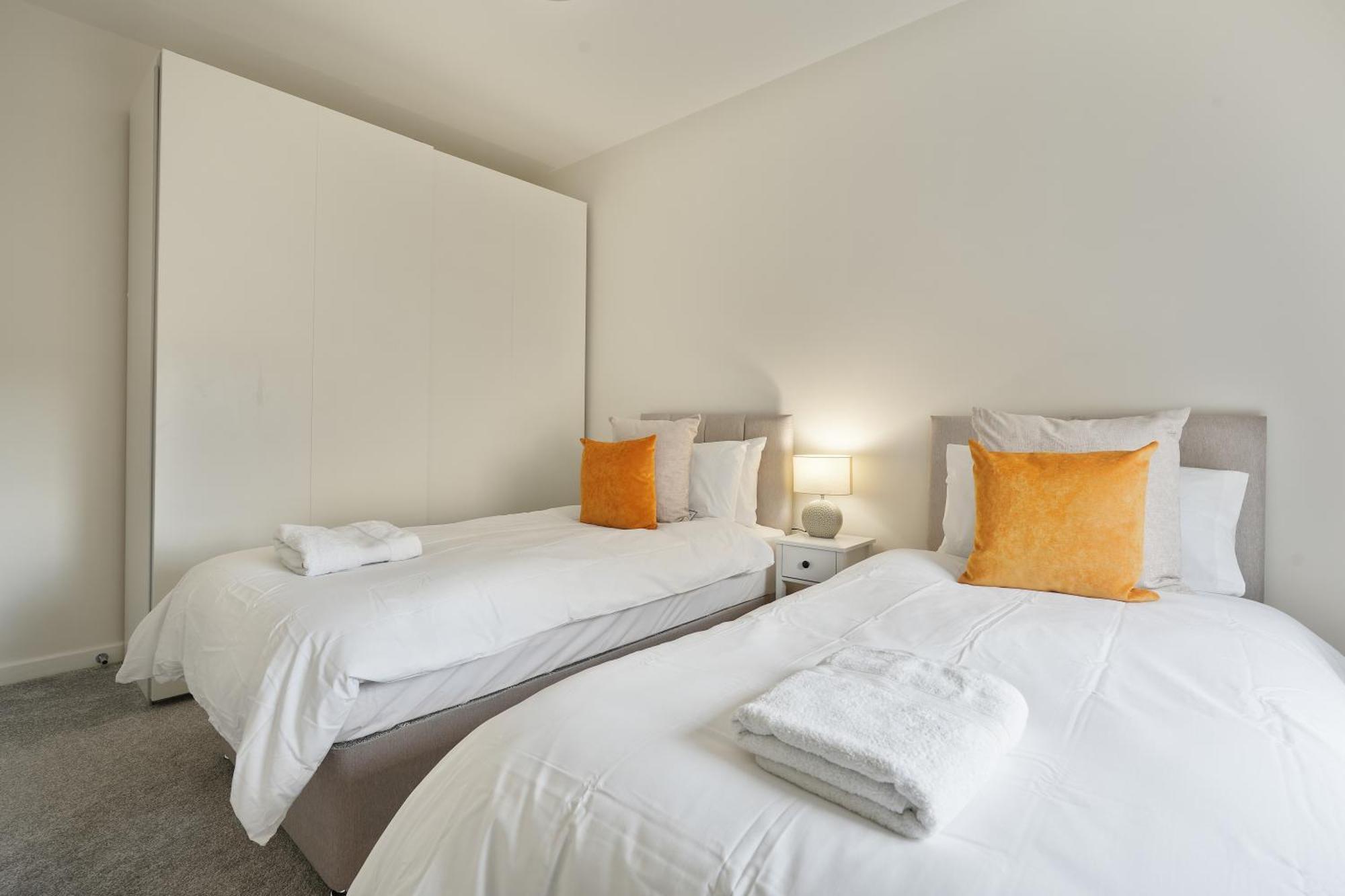 Mersey Way, Spacious 3 Bed Home, Close To Sheffield City Centre & Free Driveway Parking - Perfect For Workers, Groups & Families - Hosted By Stay Host Save Luaran gambar