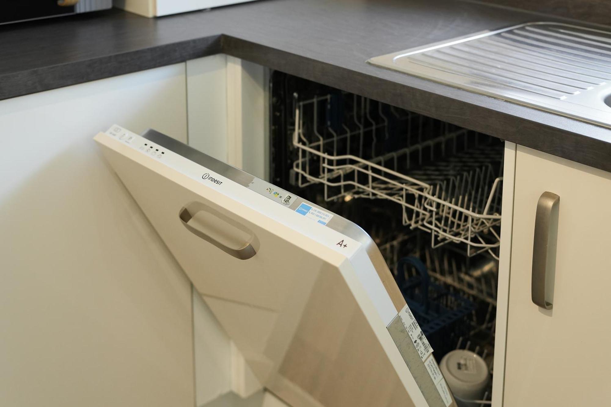 Mersey Way, Spacious 3 Bed Home, Close To Sheffield City Centre & Free Driveway Parking - Perfect For Workers, Groups & Families - Hosted By Stay Host Save Luaran gambar