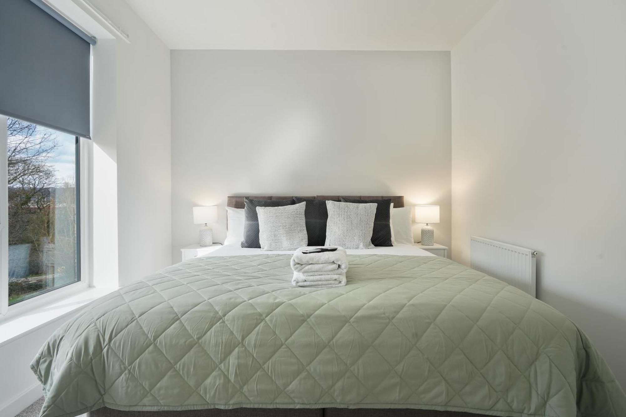 Mersey Way, Spacious 3 Bed Home, Close To Sheffield City Centre & Free Driveway Parking - Perfect For Workers, Groups & Families - Hosted By Stay Host Save Luaran gambar