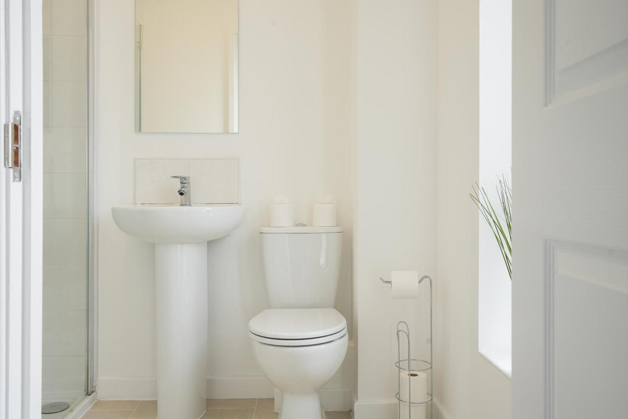 Mersey Way, Spacious 3 Bed Home, Close To Sheffield City Centre & Free Driveway Parking - Perfect For Workers, Groups & Families - Hosted By Stay Host Save Luaran gambar