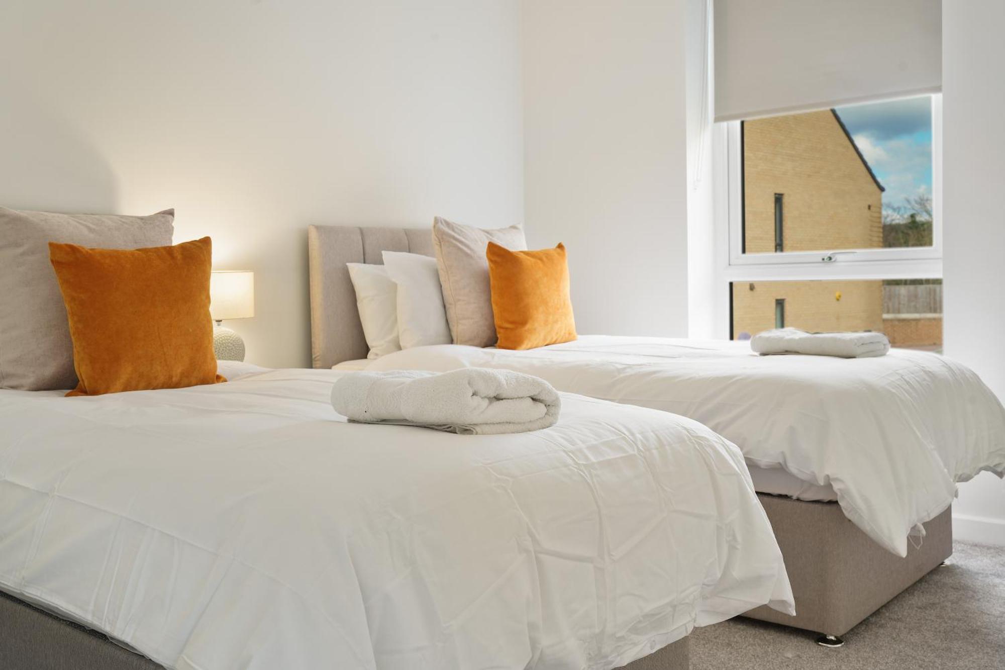 Mersey Way, Spacious 3 Bed Home, Close To Sheffield City Centre & Free Driveway Parking - Perfect For Workers, Groups & Families - Hosted By Stay Host Save Luaran gambar